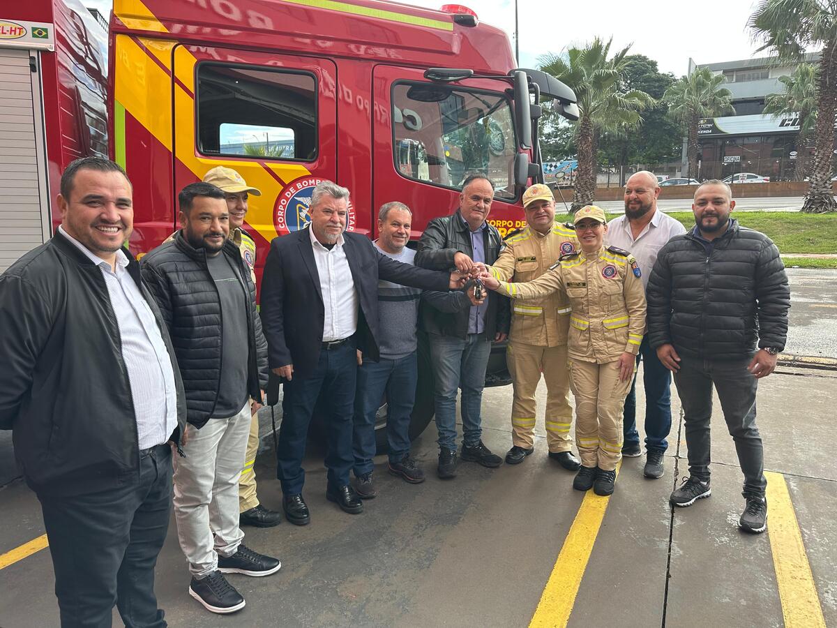 Corpo de Bombeiros de Sarandi recebe caminhão de última geração para reforçar o combate a incêndios 